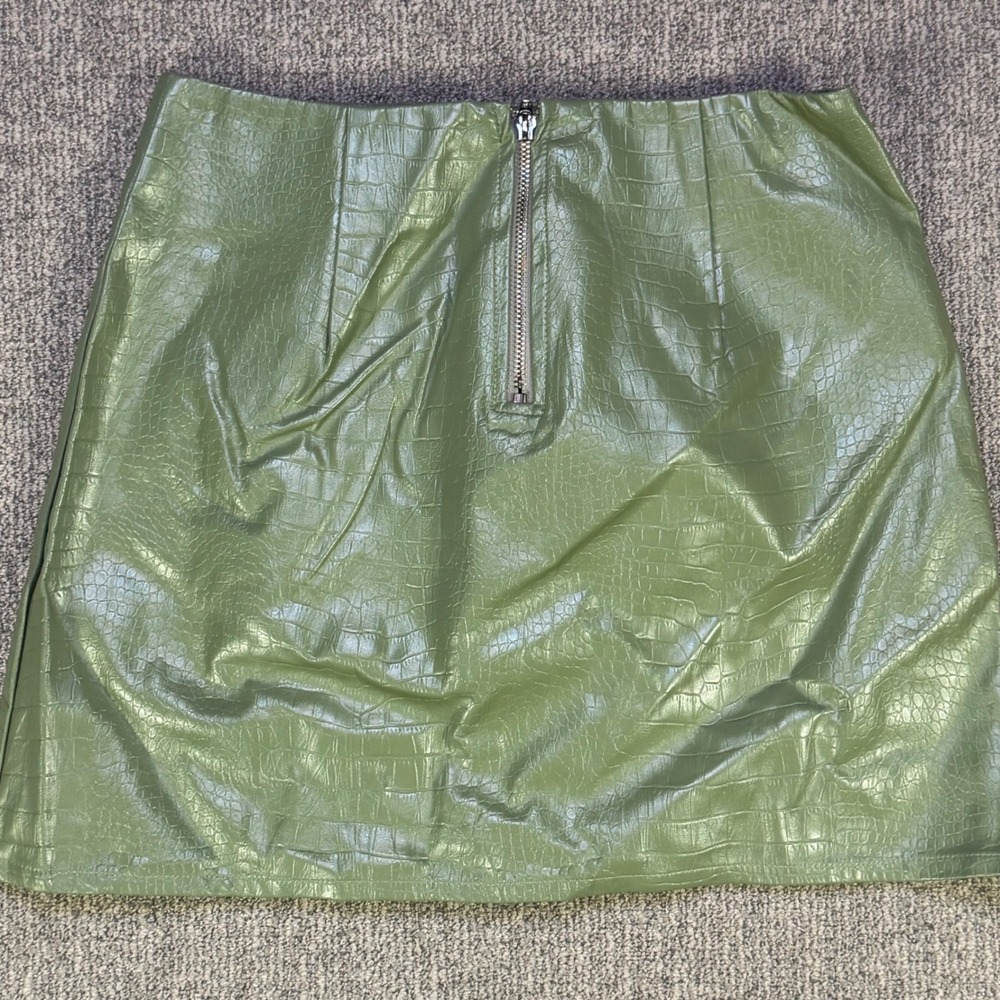 Princess Polly‎ Green Faux Leather Croc Mini Skirt Zip Front US 6 AU 10